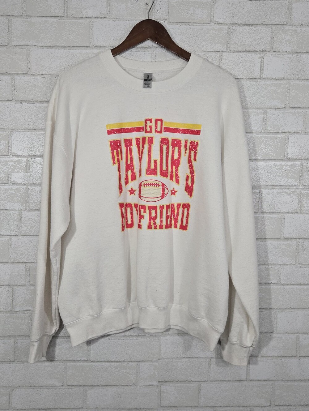 "Go Taylor's boyfriend" Kelce sweatshirt